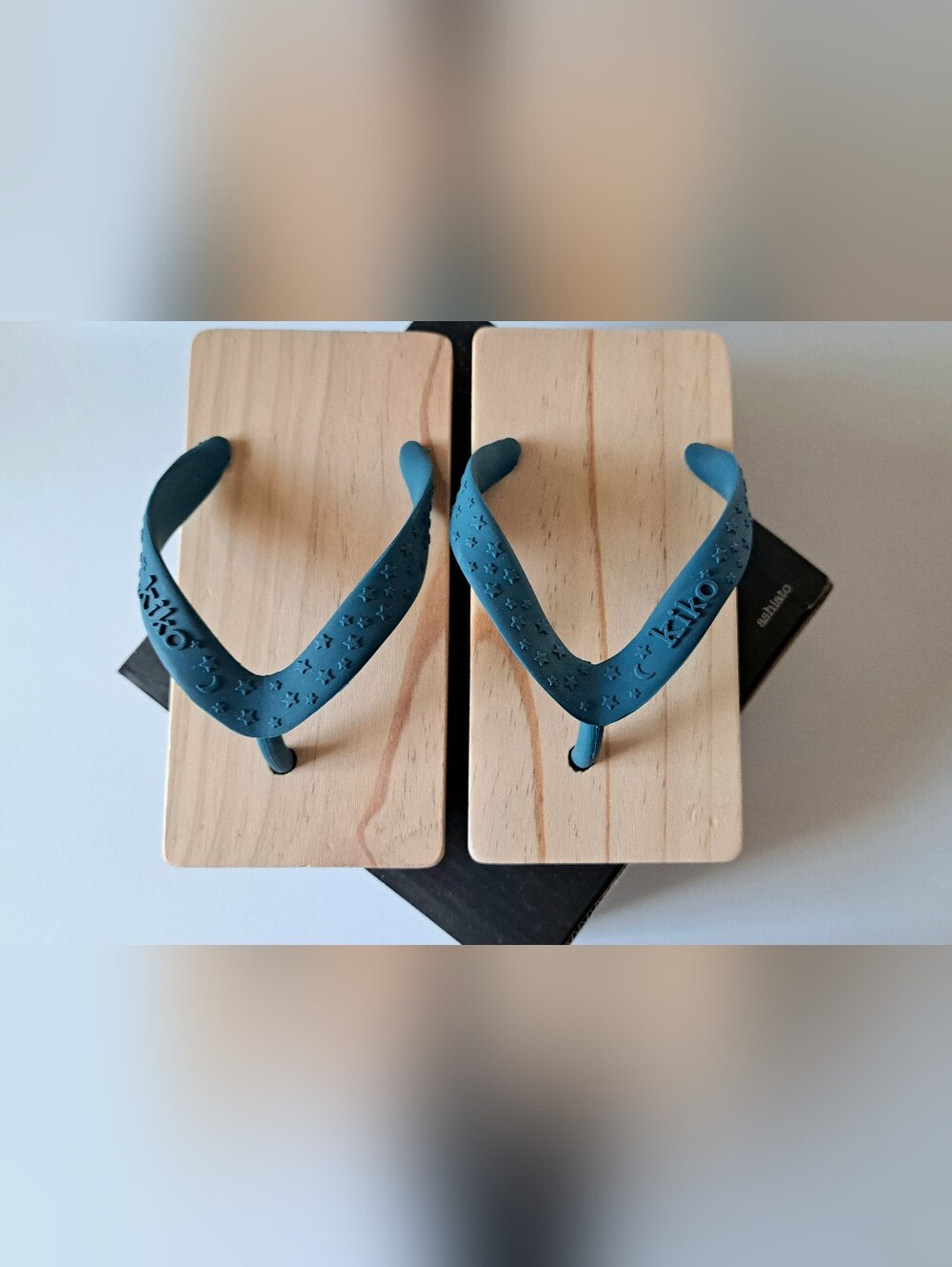 Kiko Brand Traditional Japanese Wooden Geta Sandals